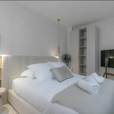 Appartement Stunning - 4br 8p - Gare De L'est Parijs