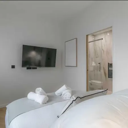 Stunning - 4br 8p - Gare De L'est * Parijs