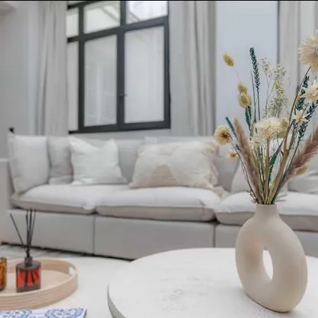 Appartement Stunning - 4br 8p - Gare De L'est Parijs