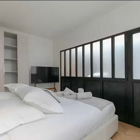 Stunning - 4br 8p - Gare De L'est * Parijs