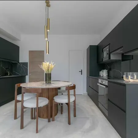 Appartement Stunning - 4br 8p - Gare De L'est Parijs